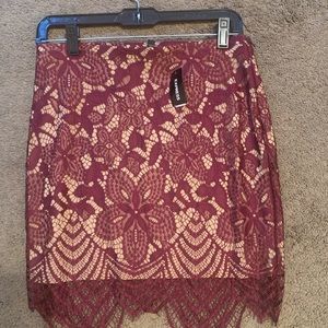 Express size 6 lace skirt 🔥🔥NWT